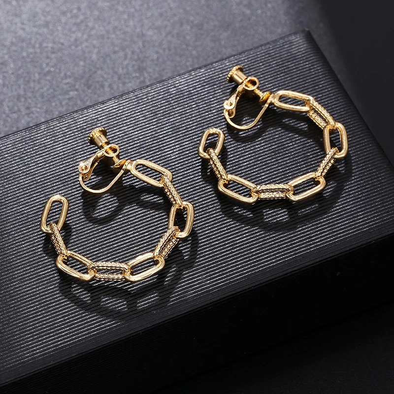 Retro Carved Texture Metal Hoop Clip on Earrings for Women Fashion Statement Non Pierced Round Ear Clips Punk Vintage Jewelry