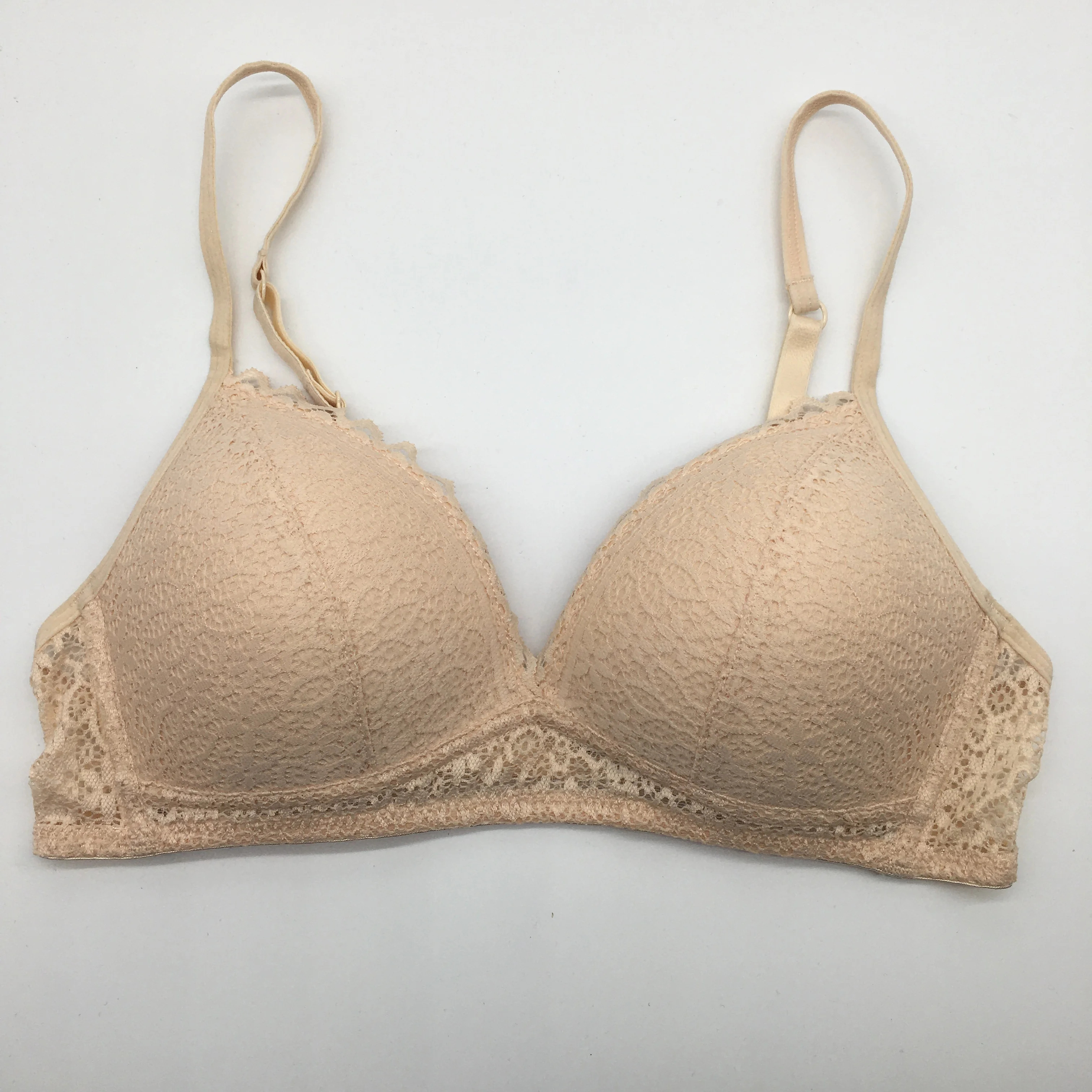 Бюстгальтер пуш ап с мягкими чашечками A B регулируемой застежкой на спине для