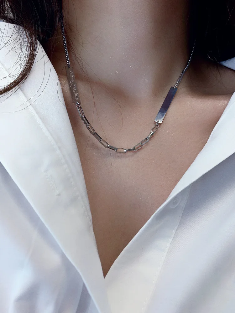 

Fashion Titanium Steel Letter Rectangle Tag Short Necklace Women Sweater Chain Jewelry Hot Sale