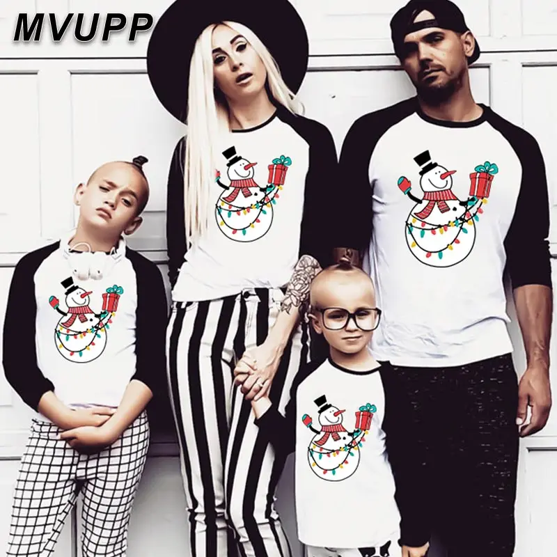 Одинаковая футболка для всей семьи с изображением снеговика осенне зимняя