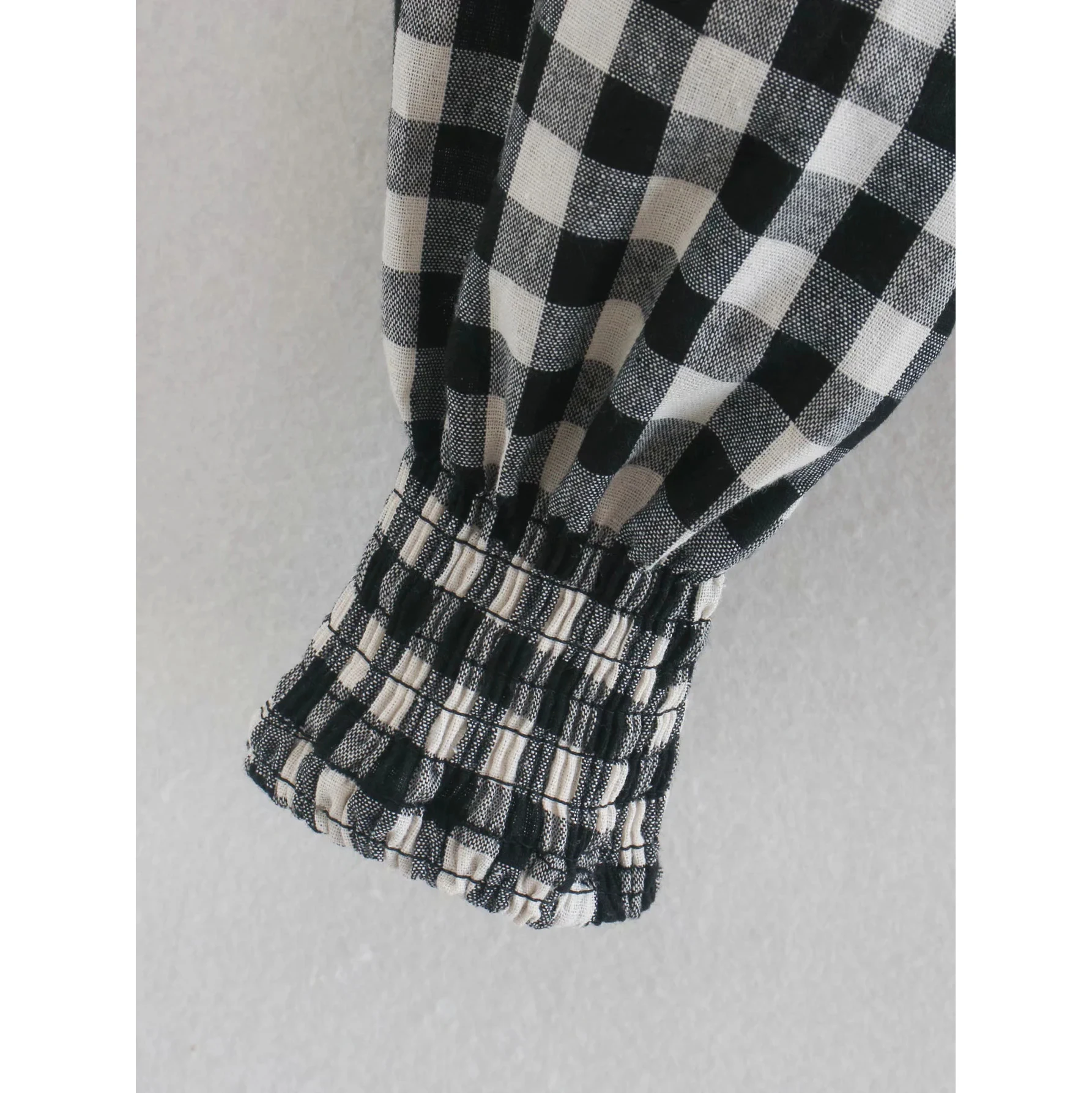 

Klacwaya women bow plaid short shirts 2020 fashion ladies puff sleeve v-neck sexy club tops elegant female england style