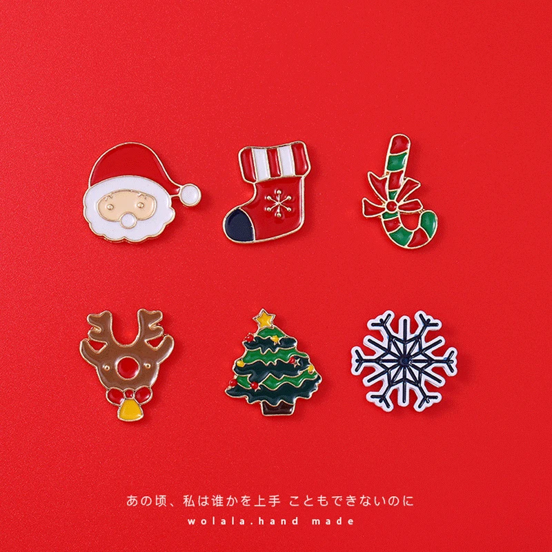 Новогодняя елка носочки колокольчики конфеты эмалированная булавка мультяшный