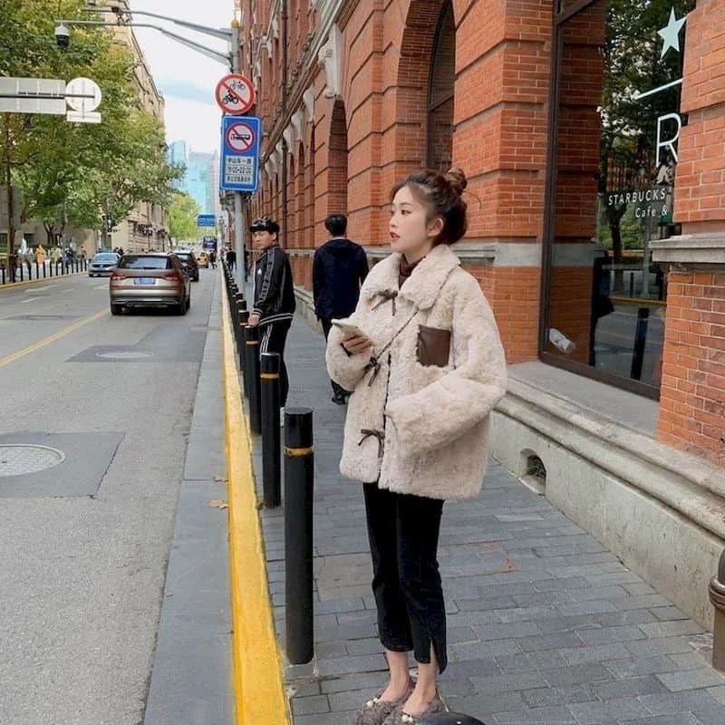 Imitation Rabbit Plush Fur Winter 2021 Thick Loose Korean Bowknot Buttons Bow Short Lamb Furry Jacket Female Kawaii High Street