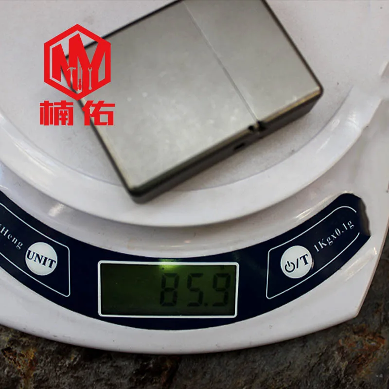 

1PC Titanium Alloy Kerosene Lighter Cigarette Lighter Cigar Windproof And Waterproof Outdoor Camping Lighter