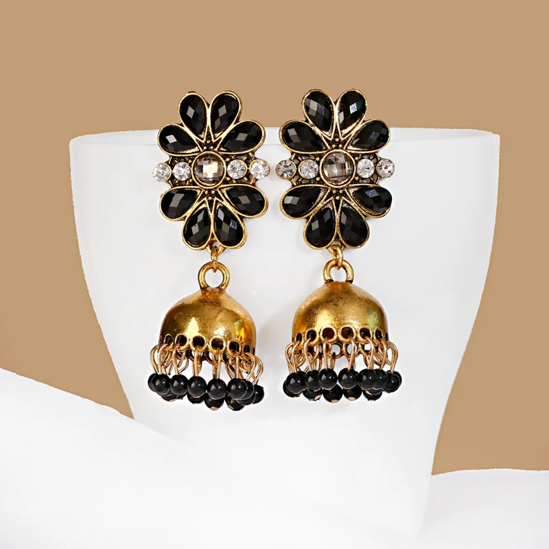 

Classic White Crystal Flower Earrings 2021 Fashion Bohemia Boho Earrings Wedding Earings Party Jewelry Ear Gift