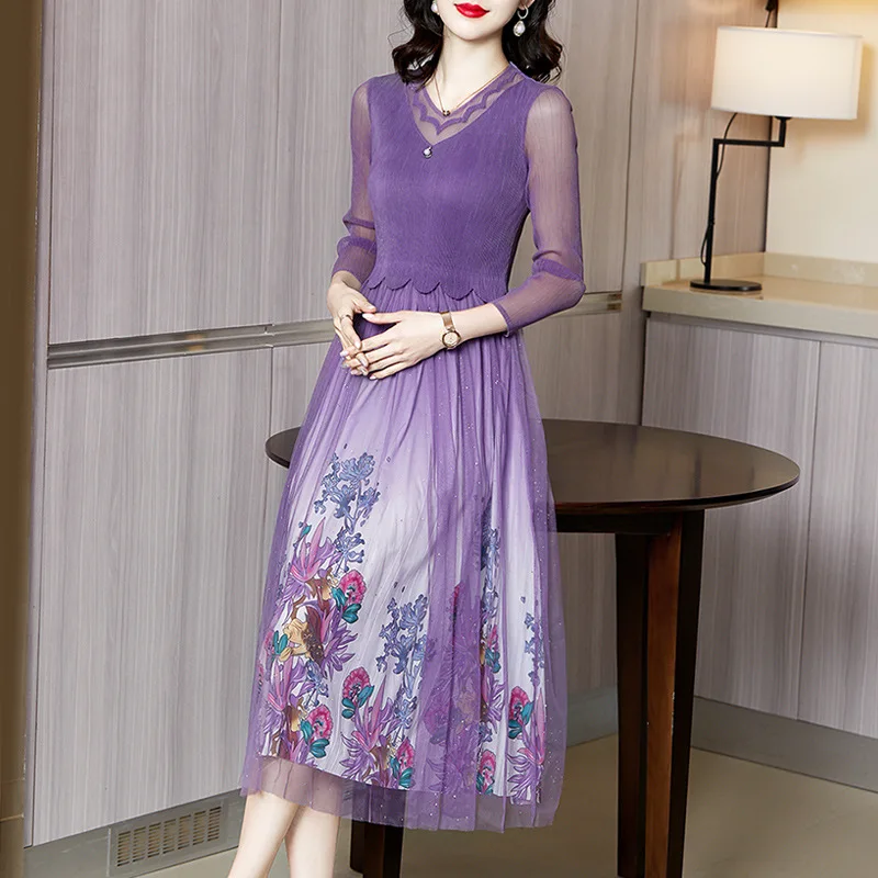 

2021 Women New Dress Style V-neck 3/4 Sleeve Pleated Dress