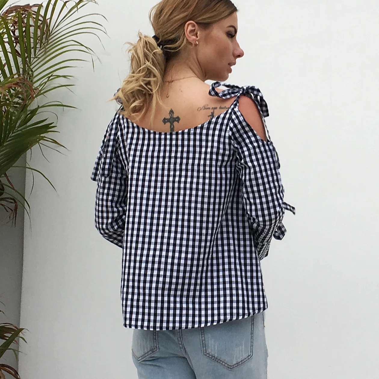 

2021 summer new casual black and white plaid cross tie strapless long-sleeved bow shirt blouse shirt