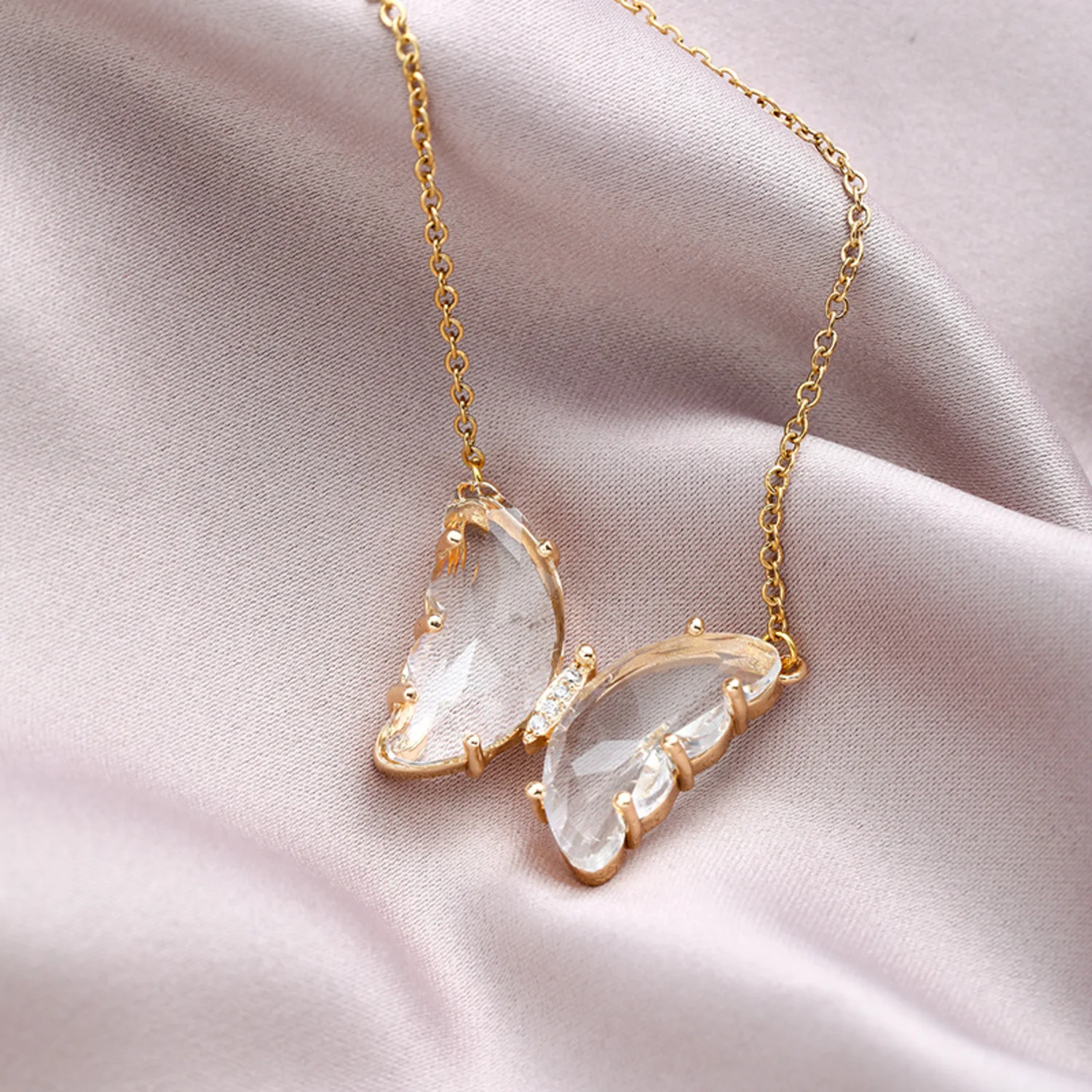 

Summer Women Suitable Size Vintage Insect Crystal White Colors Moissanite Butterfly Lover Kawaii Dainty Luxury Neck Chains