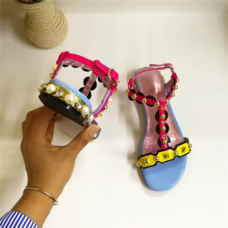 Сандалии гладиаторы женские с Т образным ремешком пикантные пляжные туфли