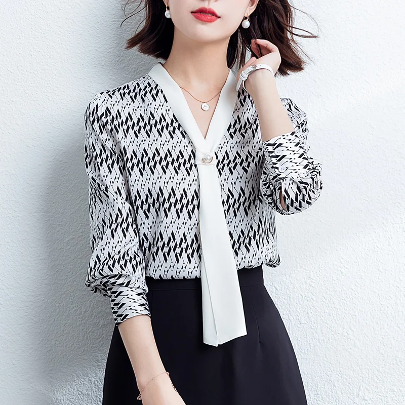 

Women Blouses Autumn Fashion Long Sleeve Striped Silk Blouse Elegant Ladies Oversized Shirt Blusas Mujer Verano Elegantes