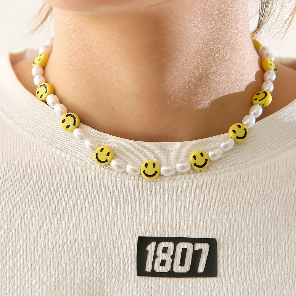 Ожерелье-чокер с бусинами и смайликом модное милое летнее ожерелье жемчугом