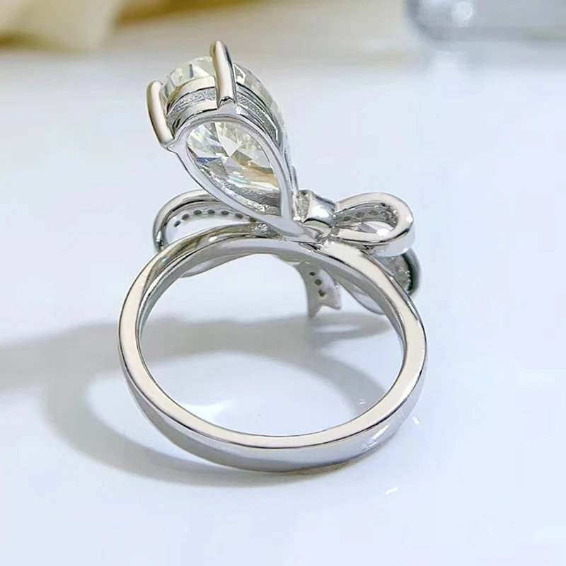 Женское кольцо с бантом из серебра 100% пробы со сверкающим муассанитом | Украшения