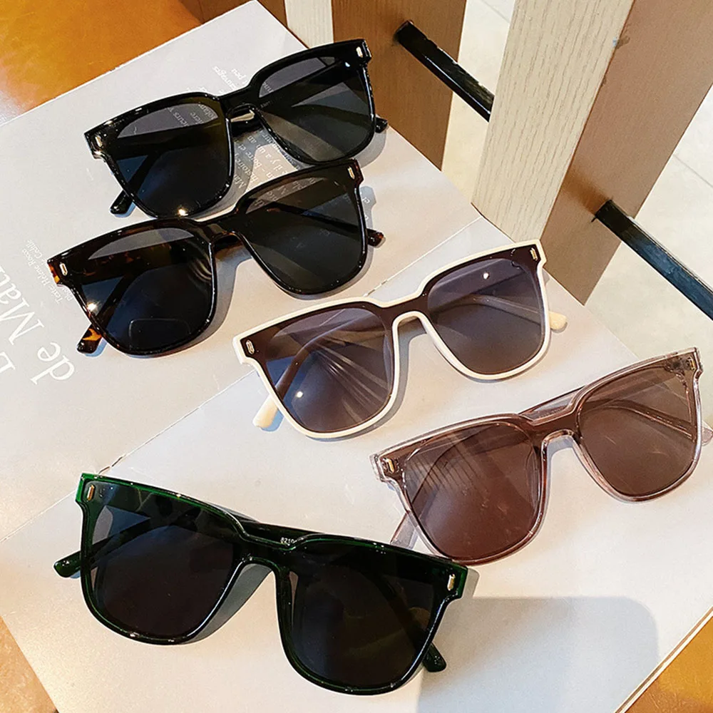 

1pcs Rivet Oversized Square Sunglasses Fashion Outdoor Sunglass Women Men Vintage Colored Sun Glasses Shades Black Goggle Uv400