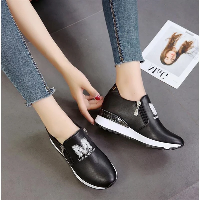 Кроссовки женские на платформе белые кожаные без застежки танкетке