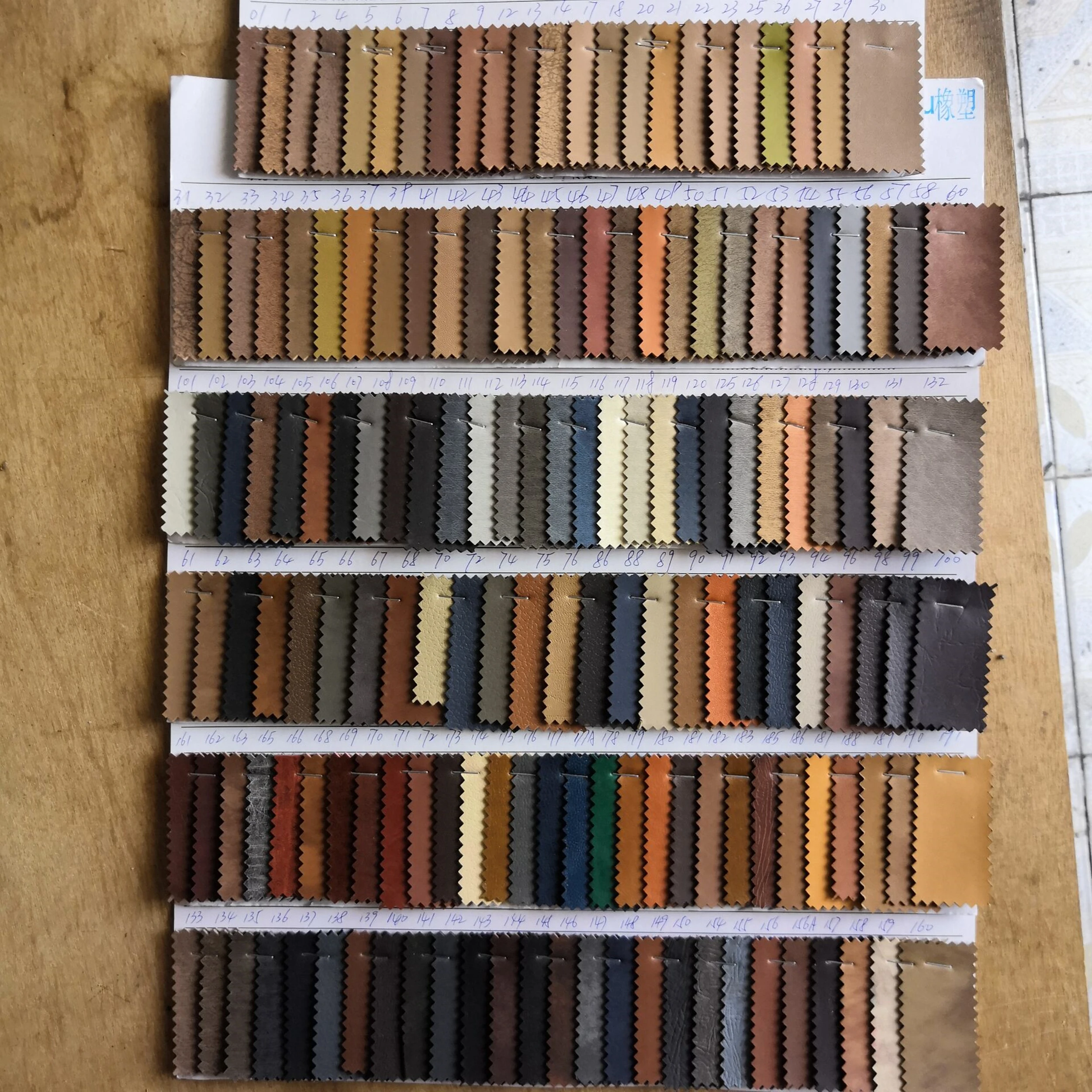 

(1000pcs/pack) Tiny Small PU leather labels/badges with brand name, Embossed and engraved leather patch for Garment Shoes Bags