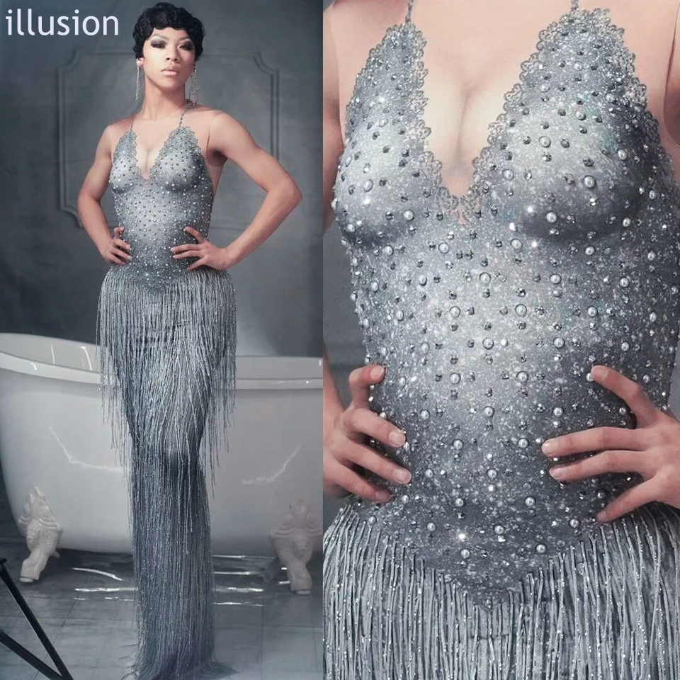 Женское длинное платье с жемчугом облегающее без рукавов для выпускного