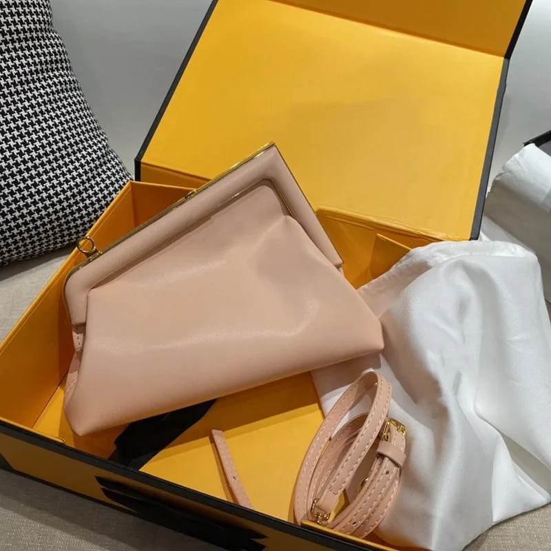 

120878 2021 fashion new ladies clutch all-match trend ladies shoulder bag messenger bag