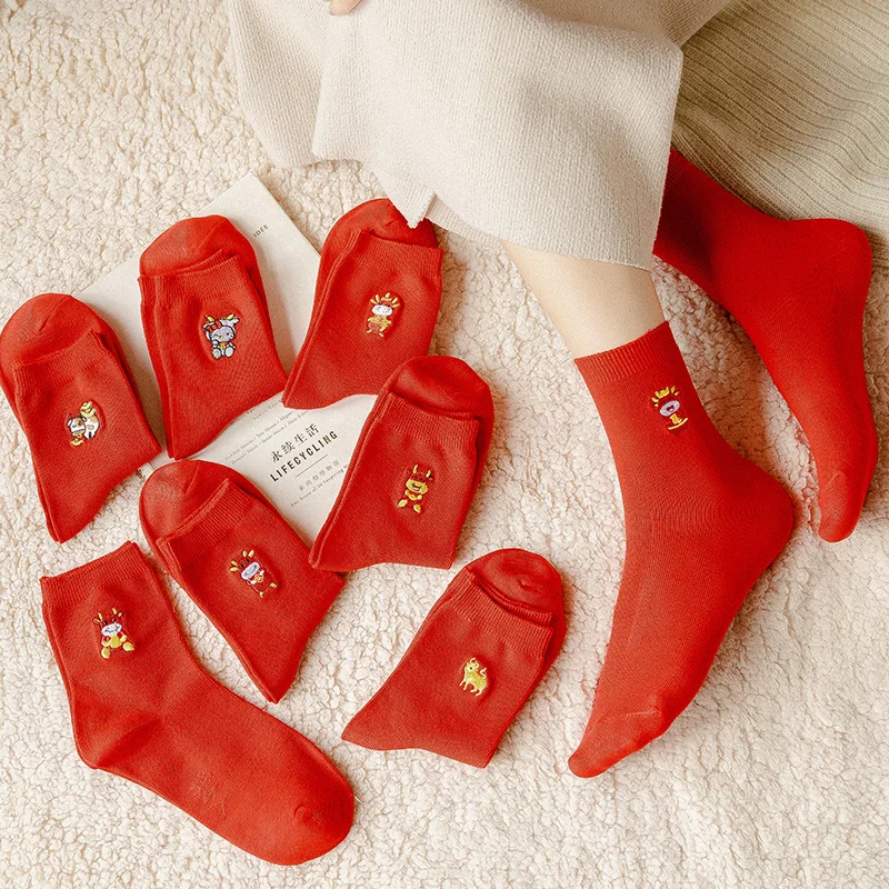 CARTELO New Cartoon Pattern Women Socks Fashion Cute Sport Breathable Cotton Middle Tube Red Color Socks Носки женские