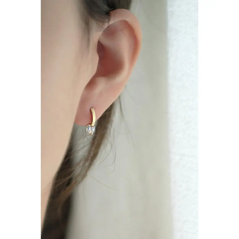 Серьги-гвоздики в японском стиле простые и универсальные с бриллиантами |