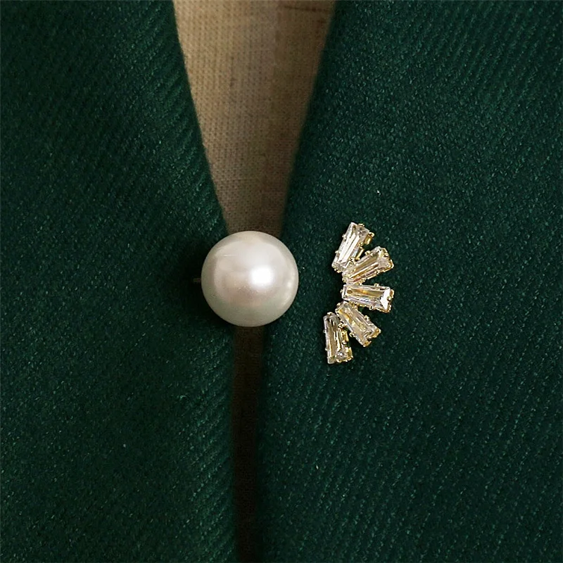 

Pearl zircon Lovely Japanese Brooch temperament women's fashion personality anti light buckle pin fixed clothing Dropshipping