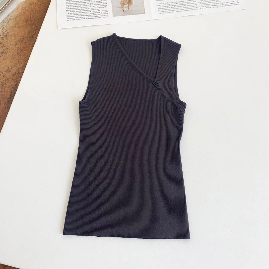 

2021 Summer new designer women's two-color knitted vest is simple, comfortable and breathable, very easy to match