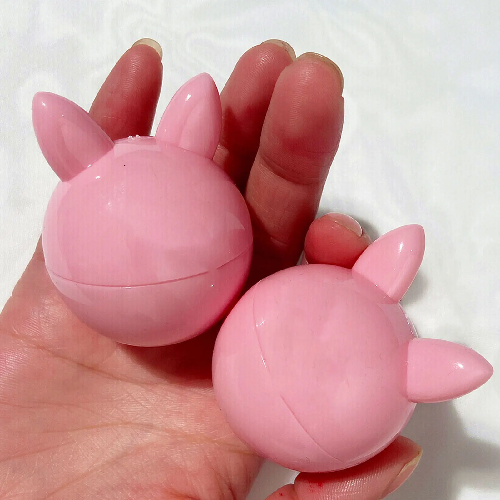 Увлажняющий стойкий питательный крем для губ в форме кролика Бальзам