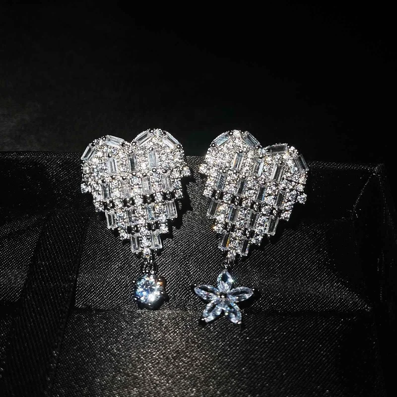 

Micro-Inlaid Diamond Heart-Shaped Ear Studs High Carbon Diamond Peach Heart Asymmetric Earrings Jeweler Gothic Women Earrings