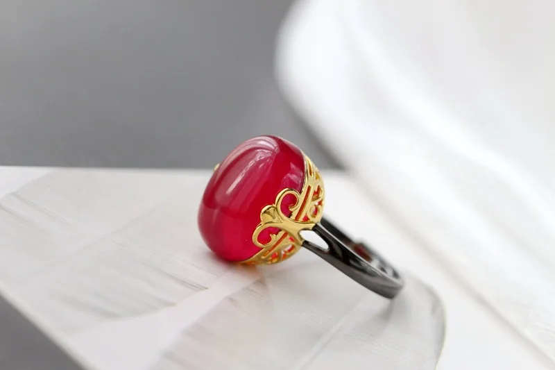 Стандартное винтажное открытое серебряное кольцо с натуральным красным