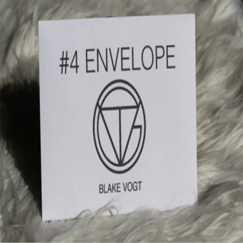 Конверт с номером 4 от Blake Vogt (Gimmicks и онлайн инструкции) крупным планом магические