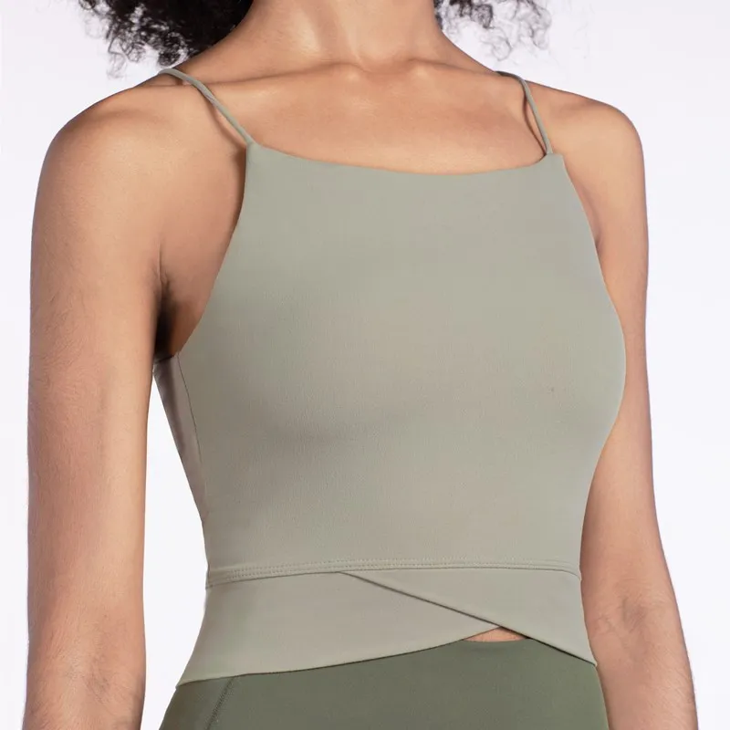 Женский бюстгальтер для йоги мягкий на тонких бретельках с эффектом пуш ап