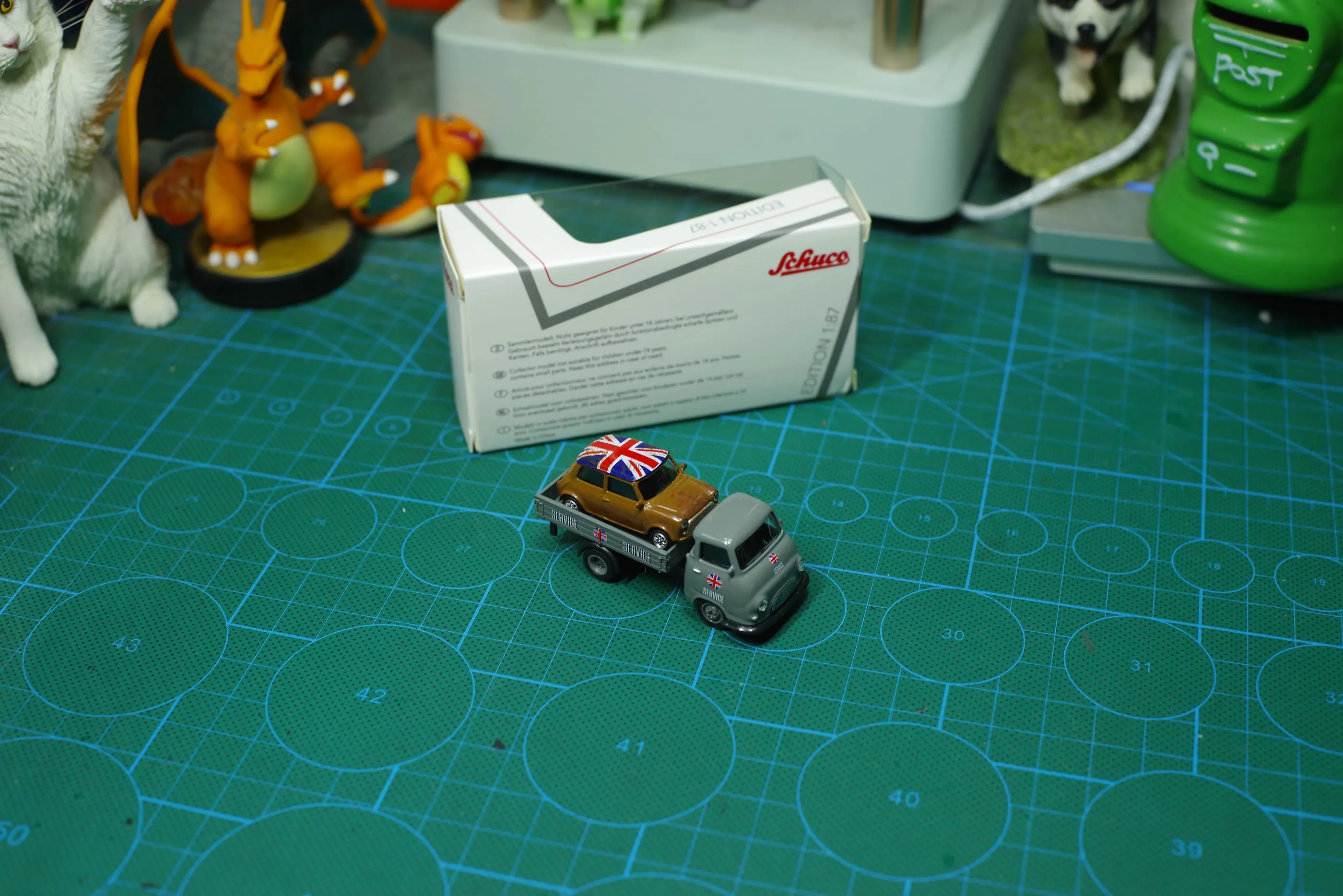 

Грузовик Hanomag Schuco 1/87 и миниатюрная медная модель тележки из литого сплава