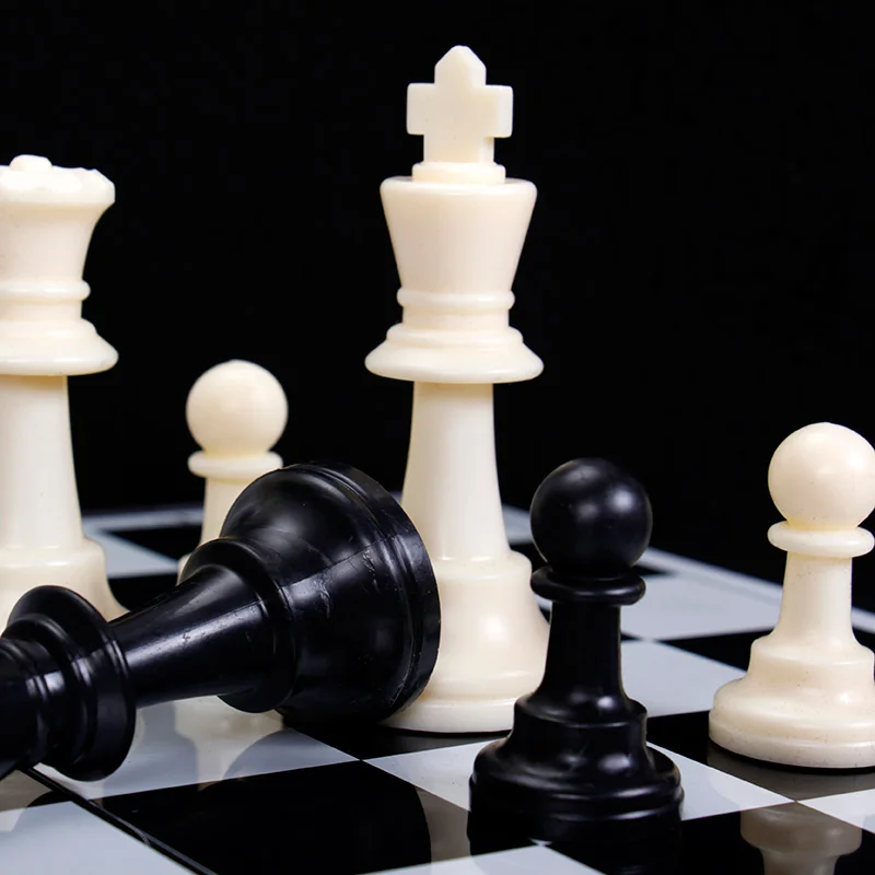 

High Quality 34PCS Medieval Plastic Chess Pieces International World Chessmen Hot Board game Without Chessboard Chess Set