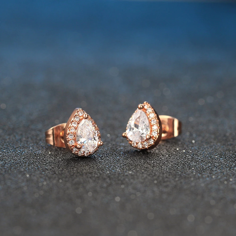 Серьги-гвоздики в форме груши со сверкающими кристаллами с фианитом | Украшения и