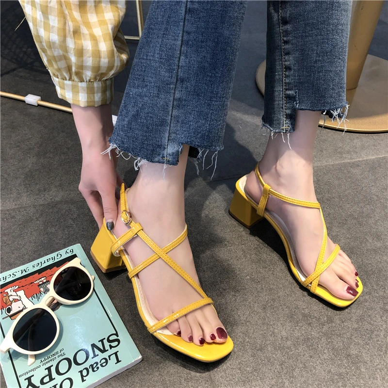 Новые модные летние женские босоножки пикантные Модные римские сандалии на