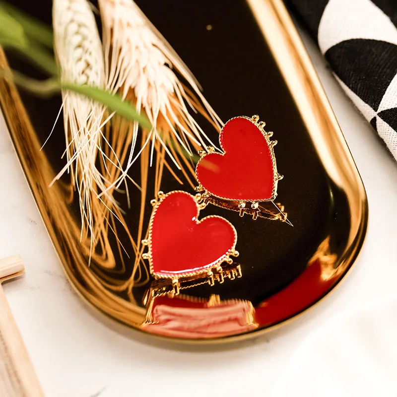 

2019 New Design Punk Gold Edge Red Acrylic Heart Stud Earrings For Women Bohemian Big Stud Earring Christmas Jewelry Gift