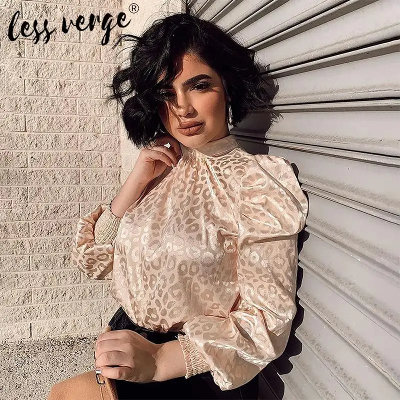 Женская офисная блузка белая атласная шелковая с рукавами фонариками и