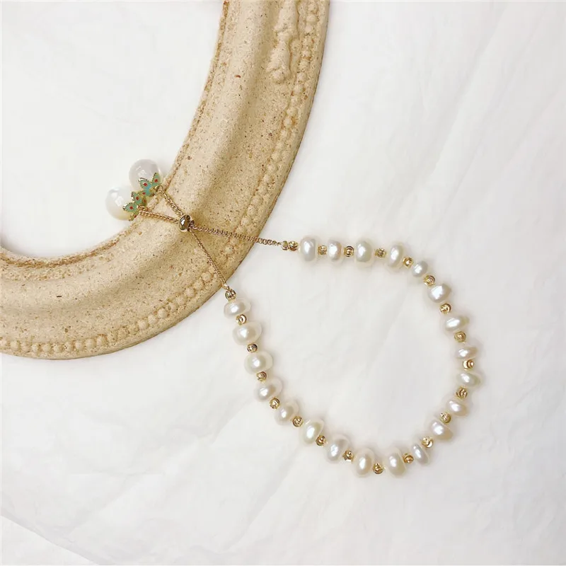 

Elegant Ladies Natural Freshwater Pearls Bracelet Popular Style Golden Color White Geometric Beads Bracelet For Women Girl Gifts