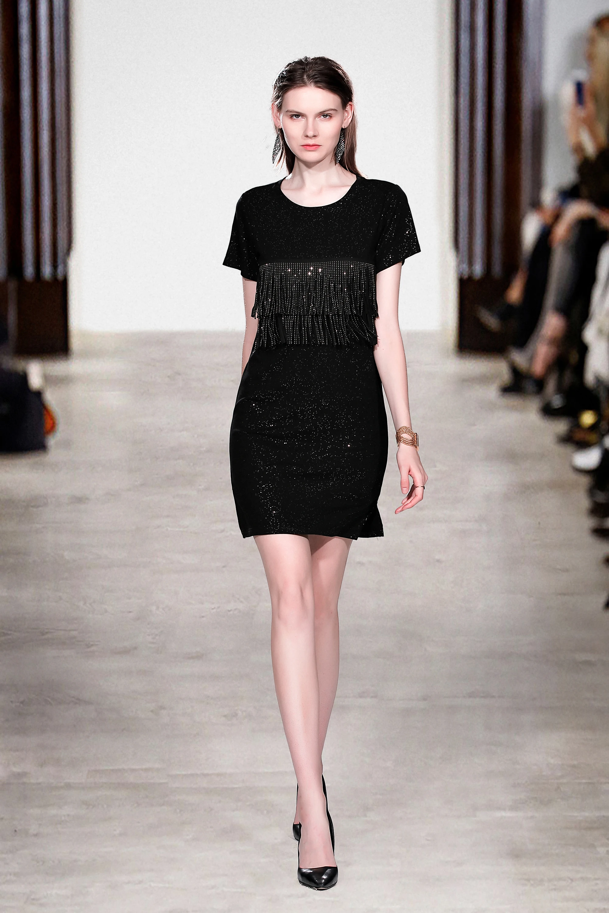 

Платье женское повседневное с круглым вырезом, элегантный свободный однотонный офисный Сарафан до колен, с коротким рукавом, со стразами, д...