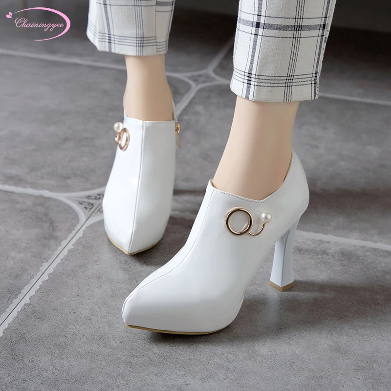 

Туфли-лодочки женские на высоком каблуке, пикантные, с острым носком, металлическая молния, украшенная бусинами, большие размеры, черные бел...