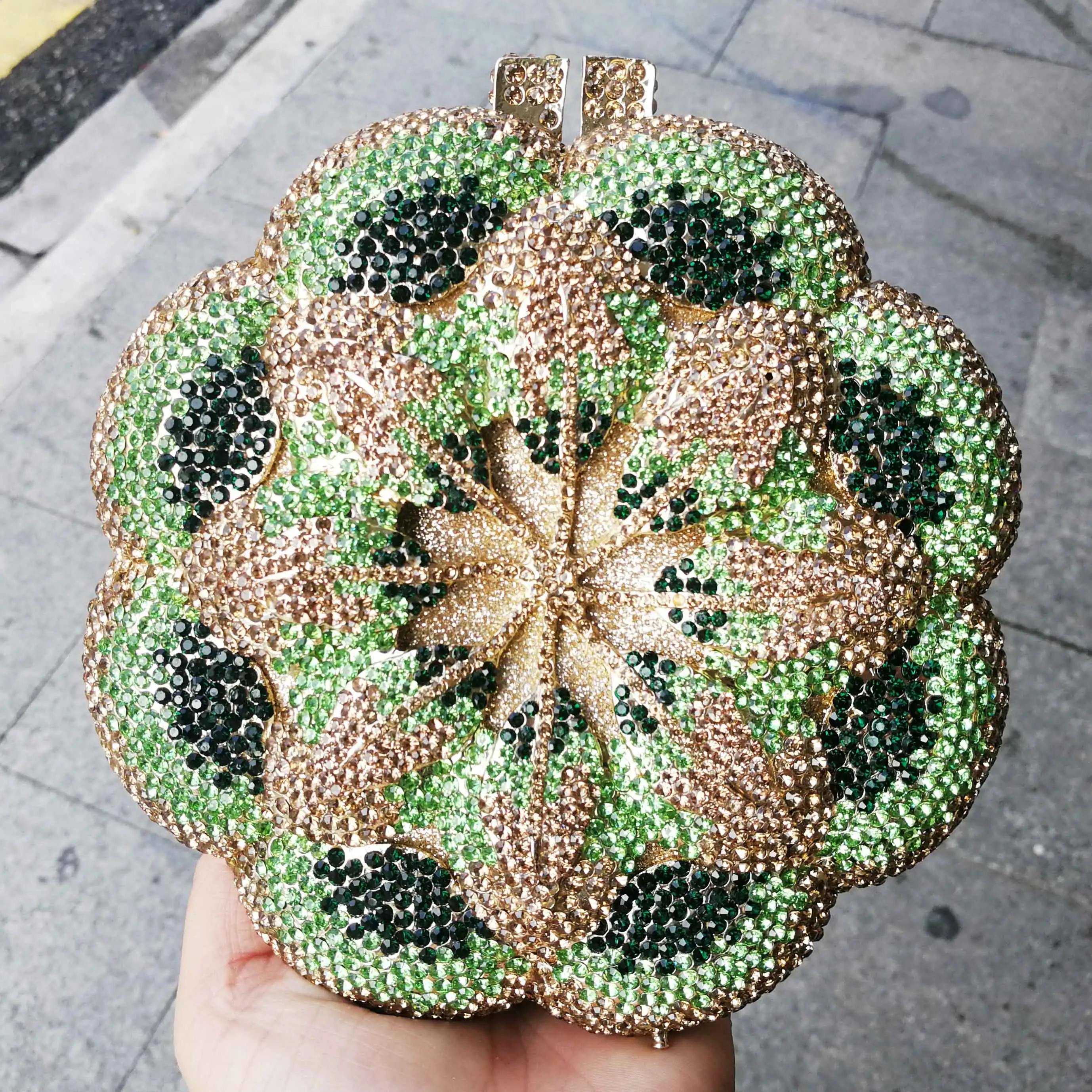 Женская вечерняя сумочка клатч с цветами и зелеными кристаллами SC603 | Багаж сумки