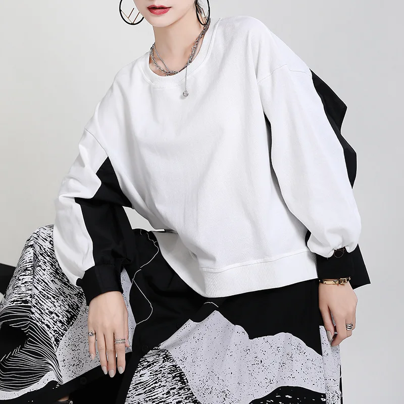 

MSXU 2020 Autumn And Winter New Black And White Contrast Sweater Women Fake Two-piece Splicing Shirt Irregular