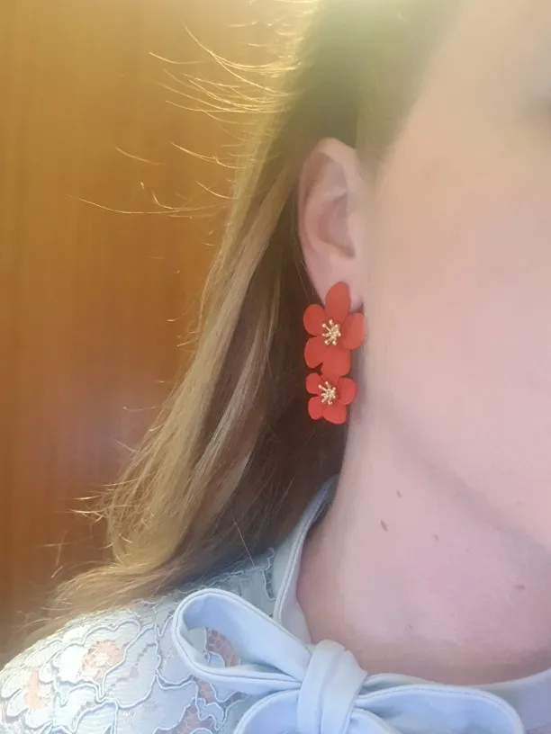 Женские акриловые серьги с большим цветком эффектные жемчугом подарочные