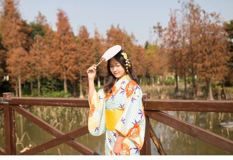 Women's Yukata Traditional Japan Kimono Robe Photography Dress Cosplay Costume yellow Color flower Prints Vintage Clothing