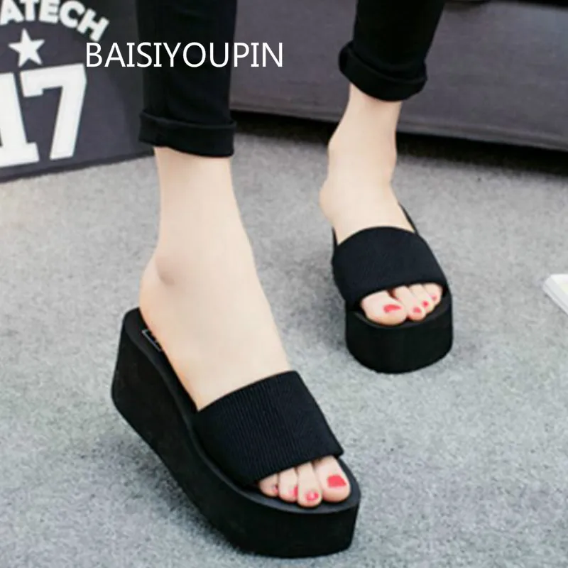 Женские летние пляжные шлепанцы на плоской подошве танкетке для отдыха