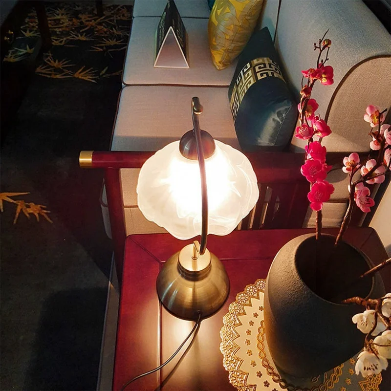 

Homhi ретро спальня настольная лампа Светодиодная Европейская и американская ностальгическая прикроватная лампа для гостиной настольная оф...