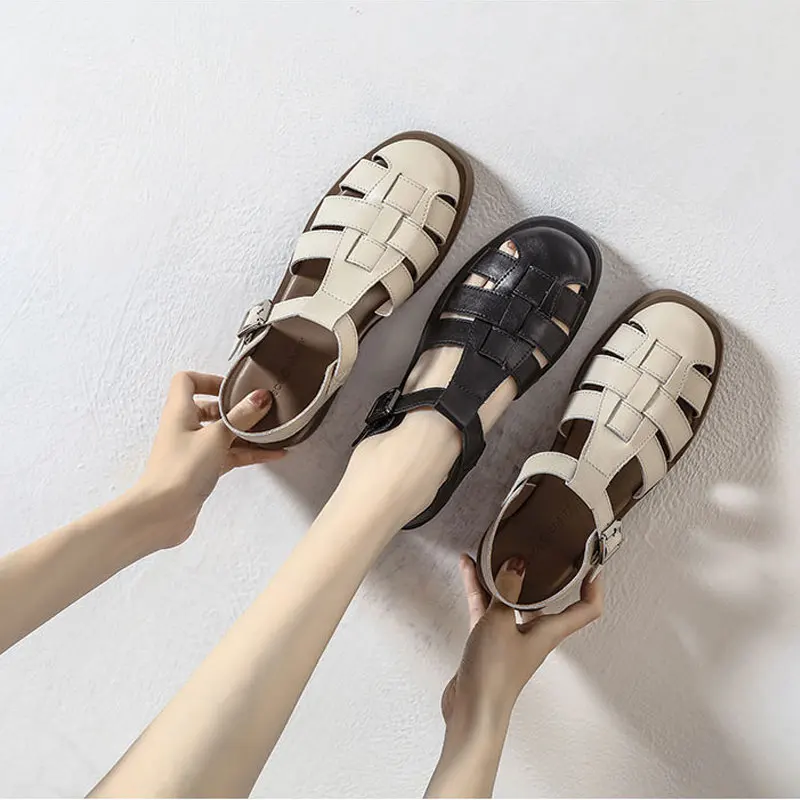 

Босоножки женские кожаные с ремешком на щиколотке, однотонные сандалии на плоской подошве, с закрытым носком, одежда для ходьбы, бежевые, че...