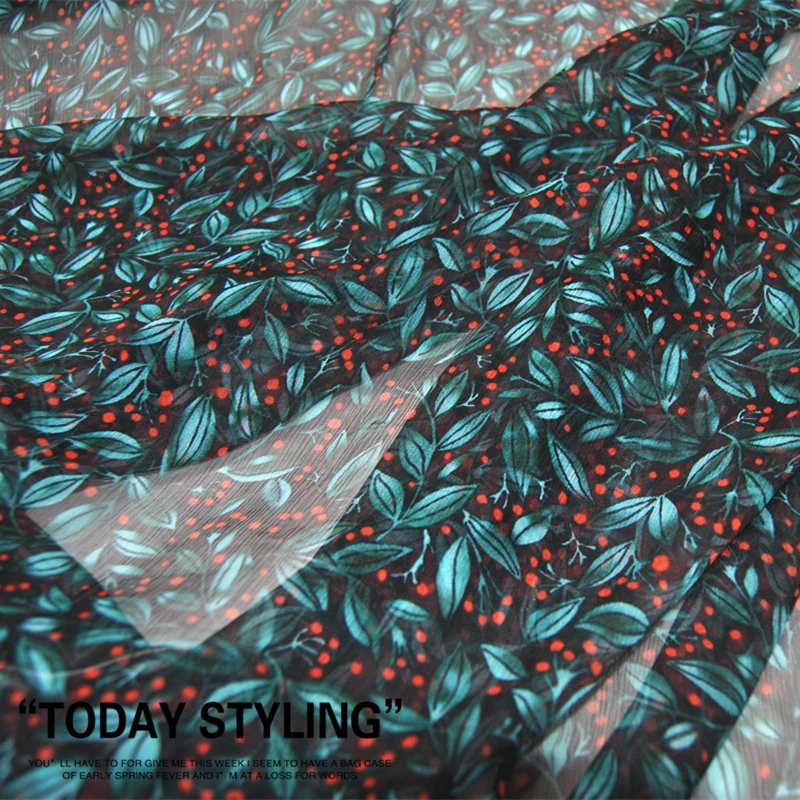 Широкое черное платье небольшой цветок элегантный шелк гладкий плиссированное