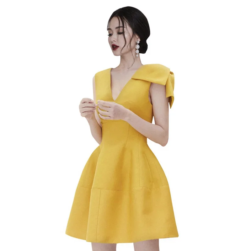 

Yellow dress 2020 new summer dress temperament goddess fan dress mature sexy v collar waist dress skirt