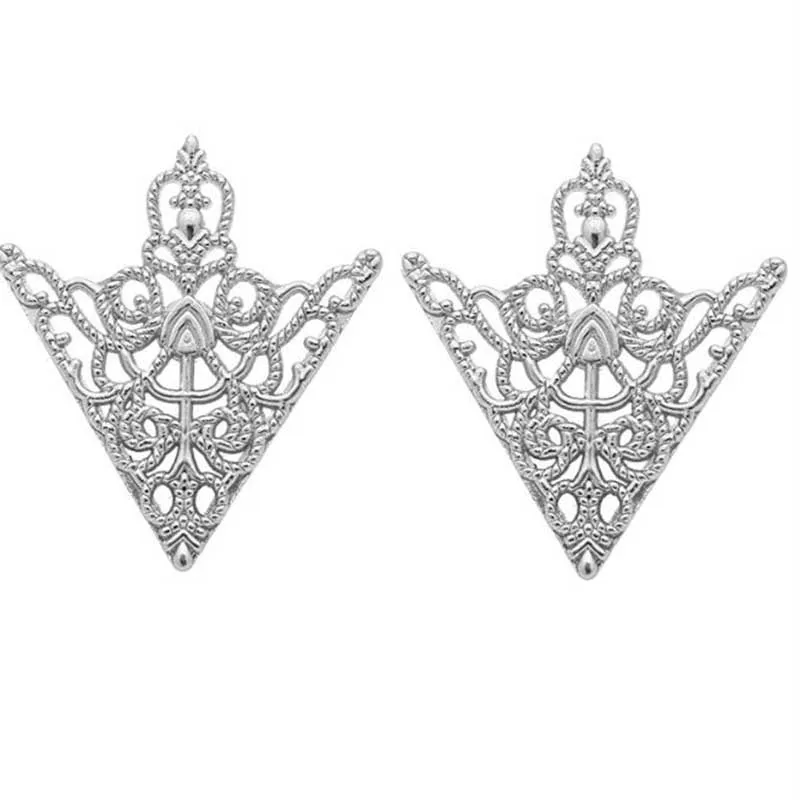 

Vintage Fashion Triangle Shirt Collar Pin for Men and Women Hollowed Out Crown Brooch Corner Emblem Jewelry Accessories