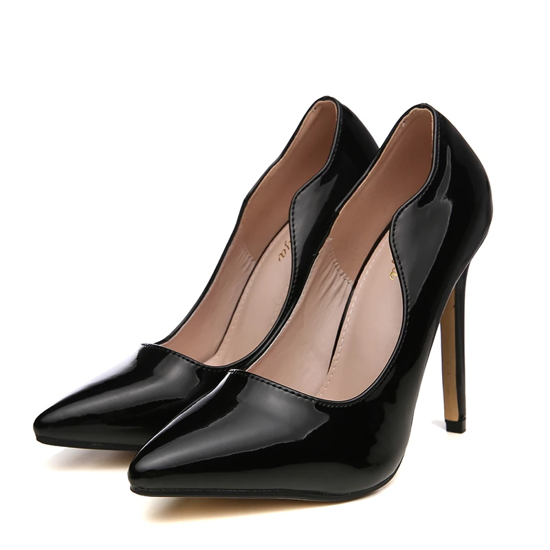 Новые рабочие туфли известного стиля черные женские из лакированной кожи с